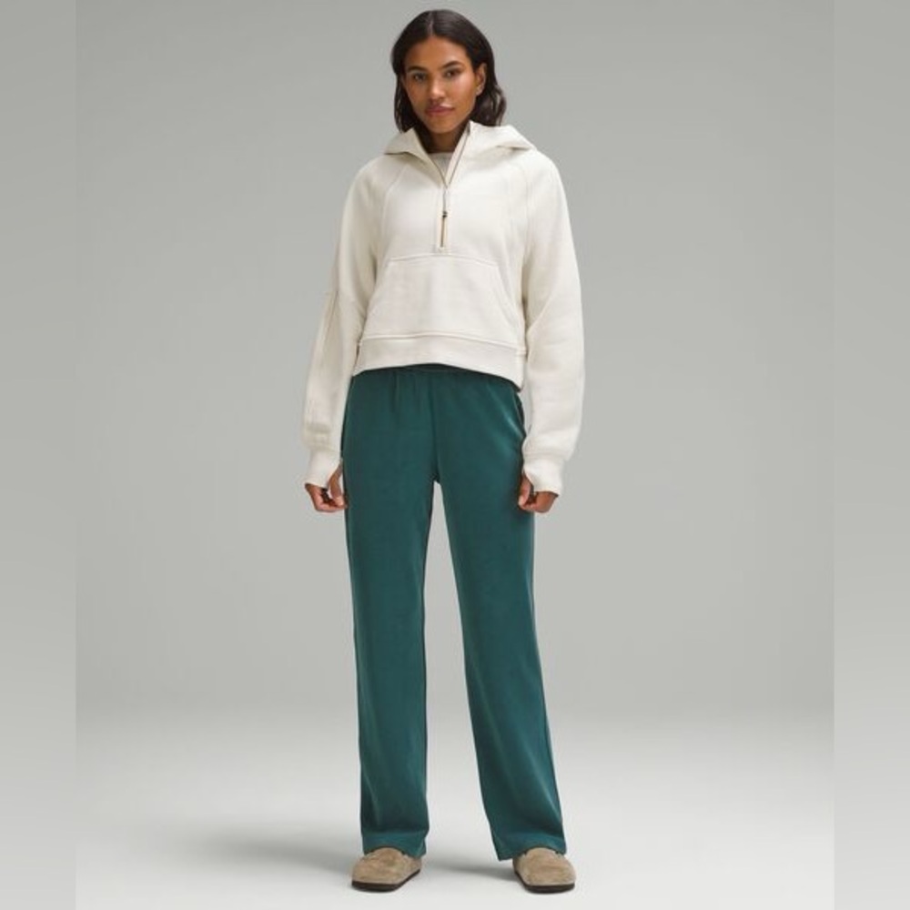Brand new Lululemon Softstreme High-Rise Pant *Regular
Storm teal - Picture 4 of 7